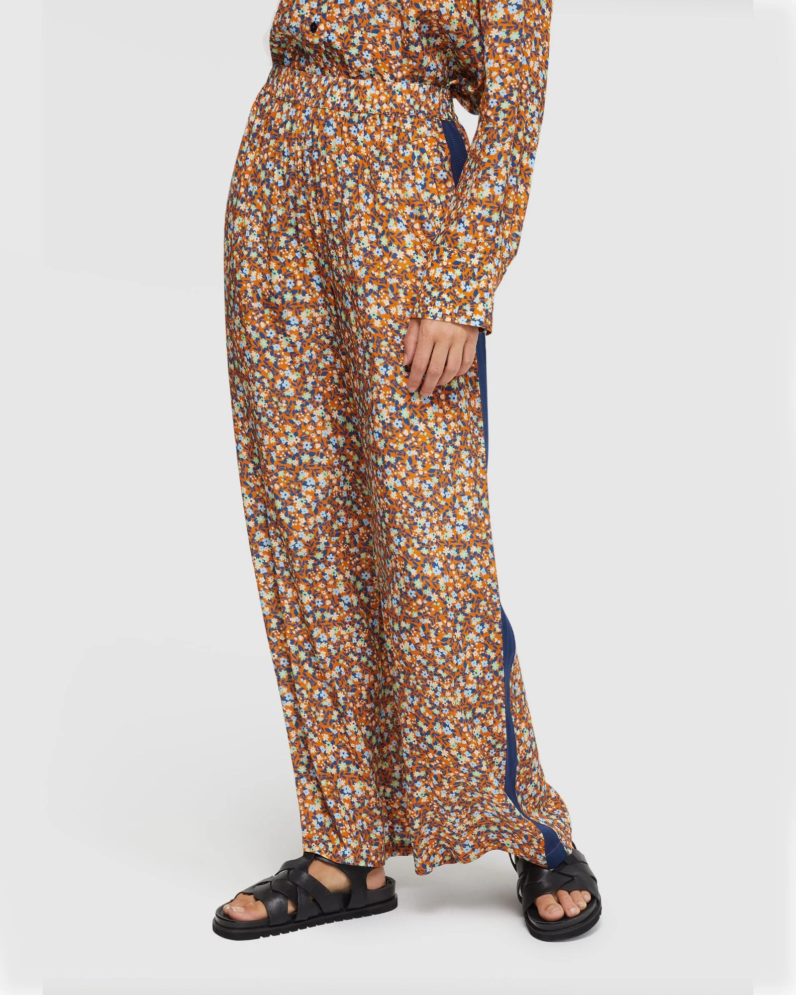 Chantel Floral Print Leg Pants - Image 2