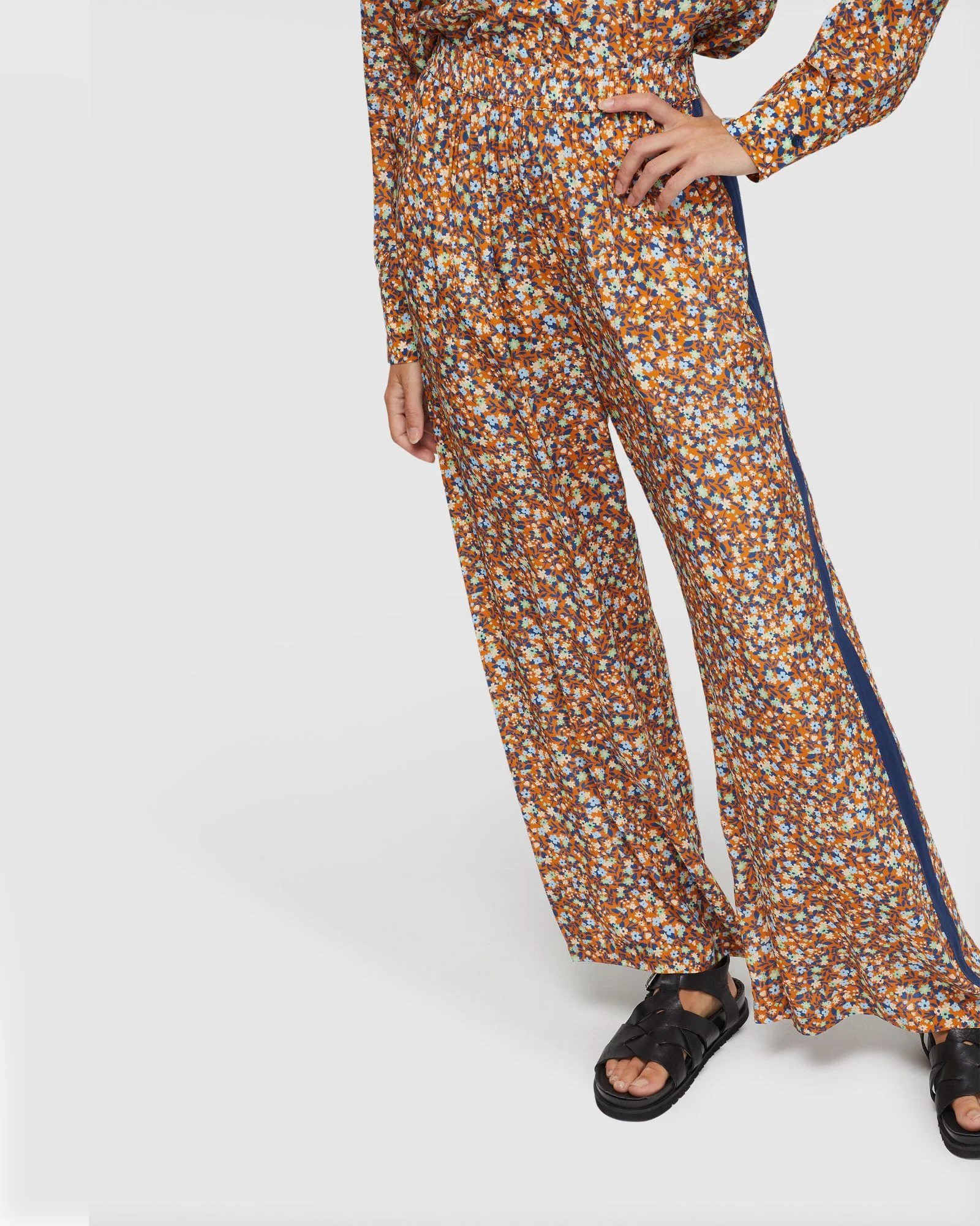 Chantel Floral Print Leg Pants - Image 4