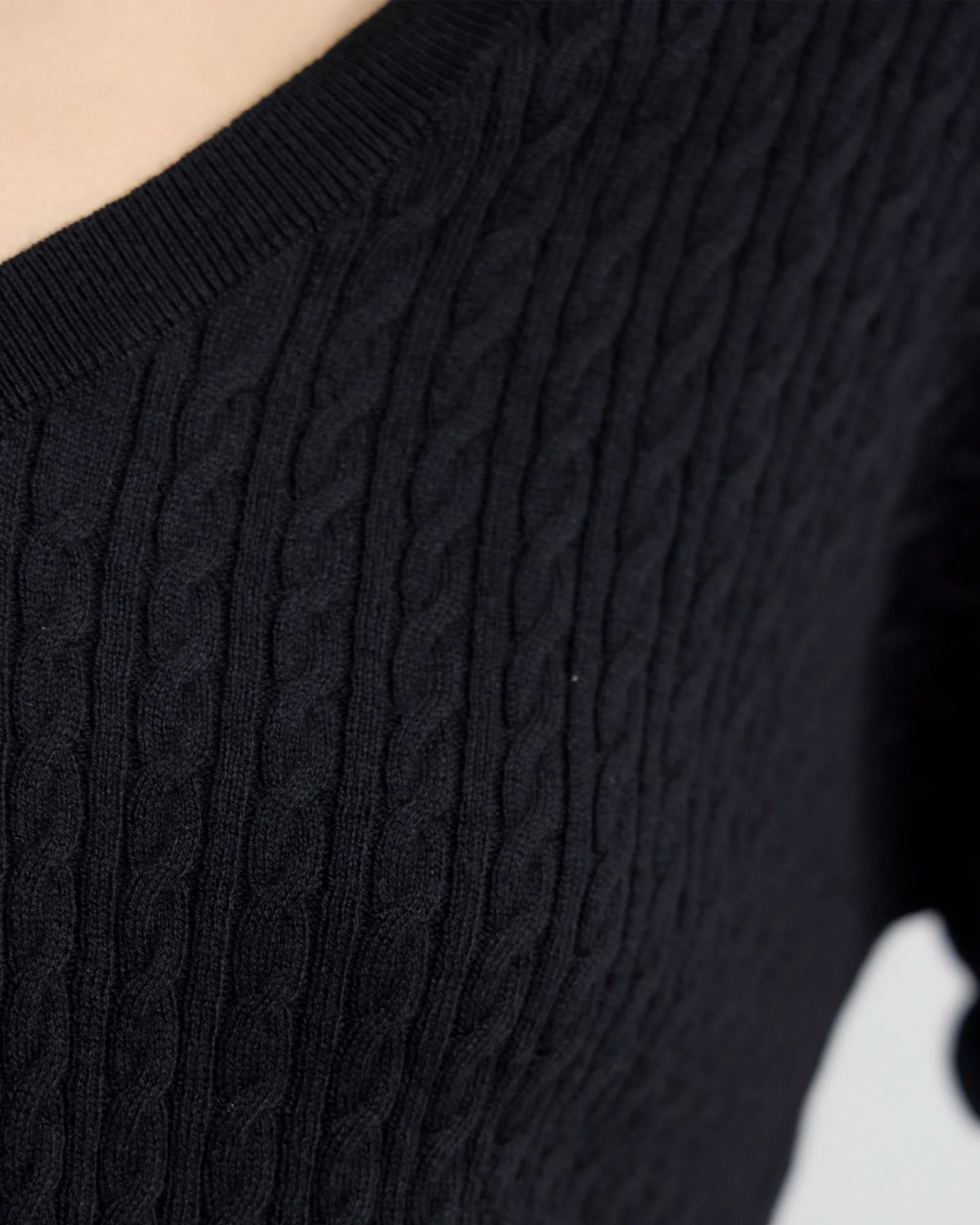 Drew Cable V-Neck Knit - Image 21