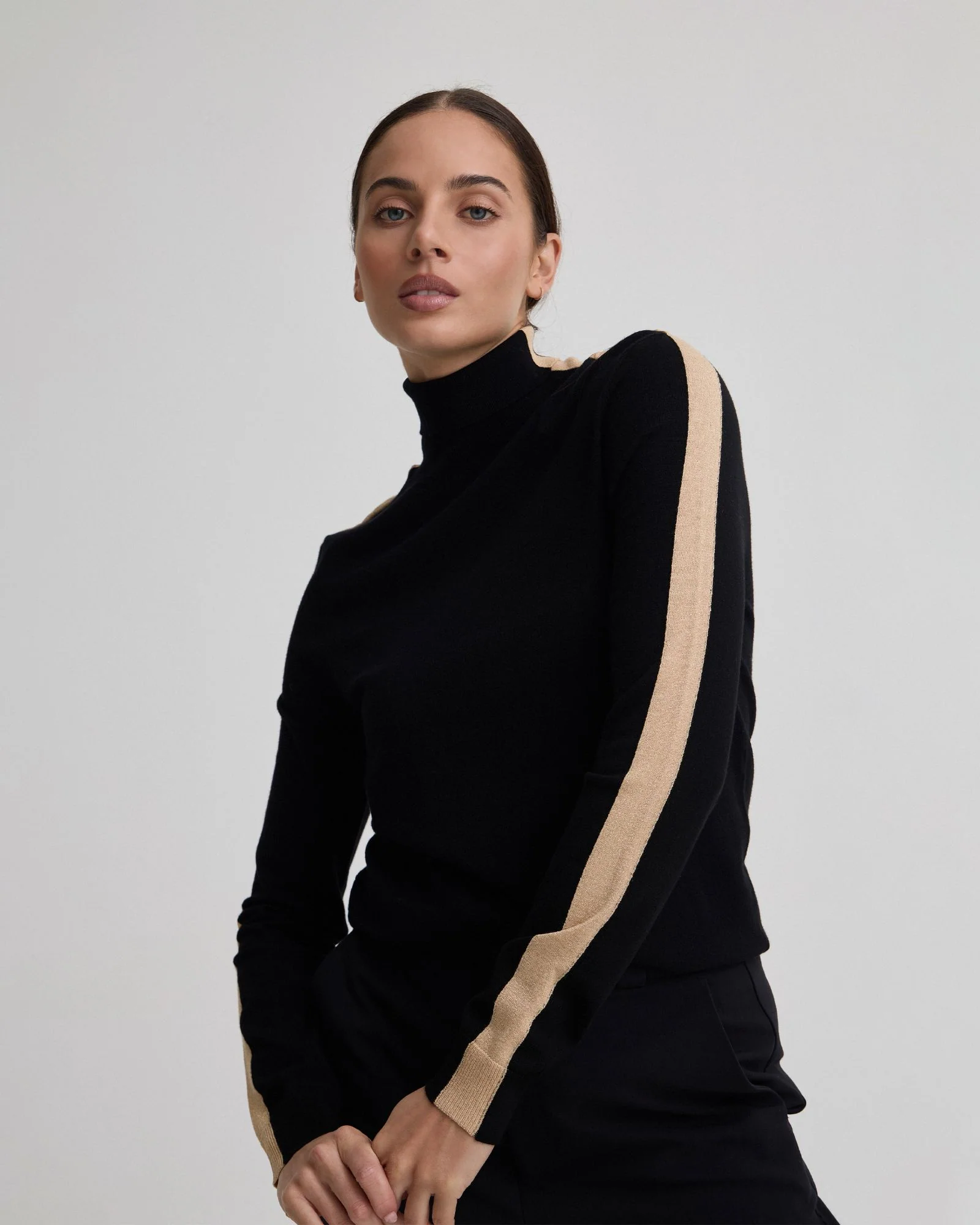 Ela Contrast Panel Turtle Neck - Image 4