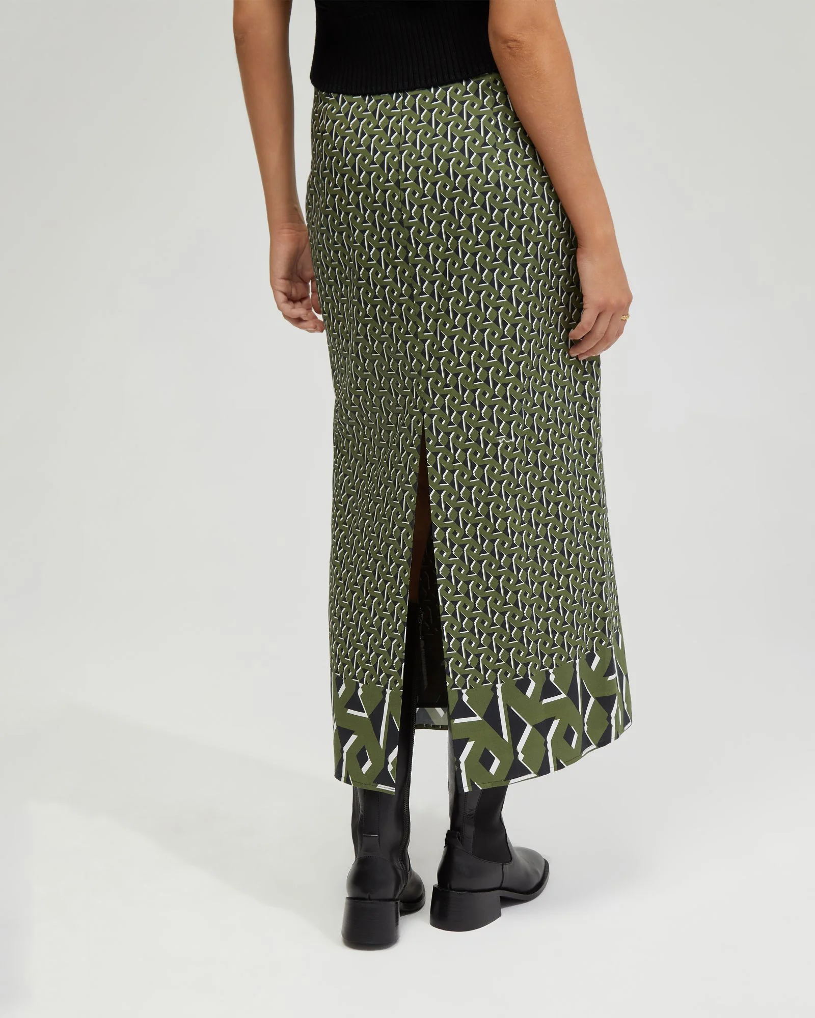Grechen Boarder Print Skirt - Image 3