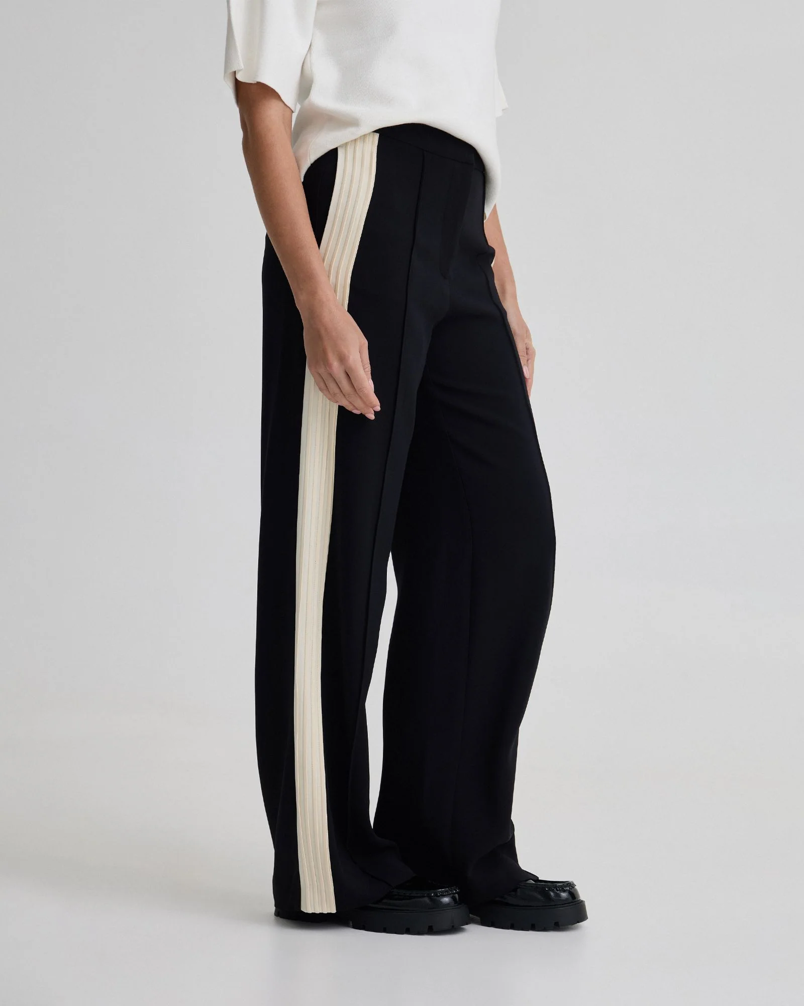 Ines Contrast Panel Pants - Image 2