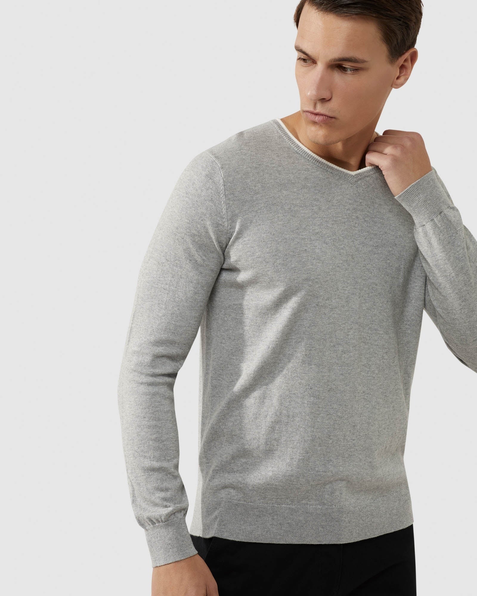 Lenny V Neck Cashmere Blend Pullovr - Image 22