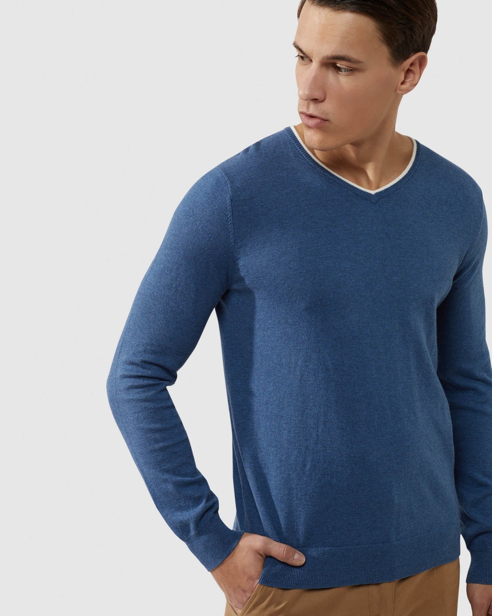 Lenny V Neck Cashmere Blend Pullovr - Image 4